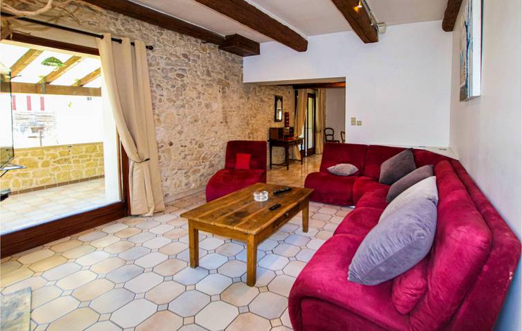 Appartement avec piscine près du centre ville. in Bourg-Saint-Andéol, Privas (arrondissement)