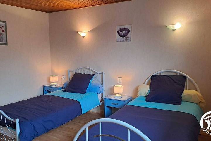 Location de vacances pour 6 personnes, avec jardin à Briatexte - 2