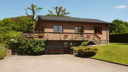 Location de vacances pour 10 personnes, avec sauna et jacuzzi ainsi que terrasse et jardin dans Région de Liège