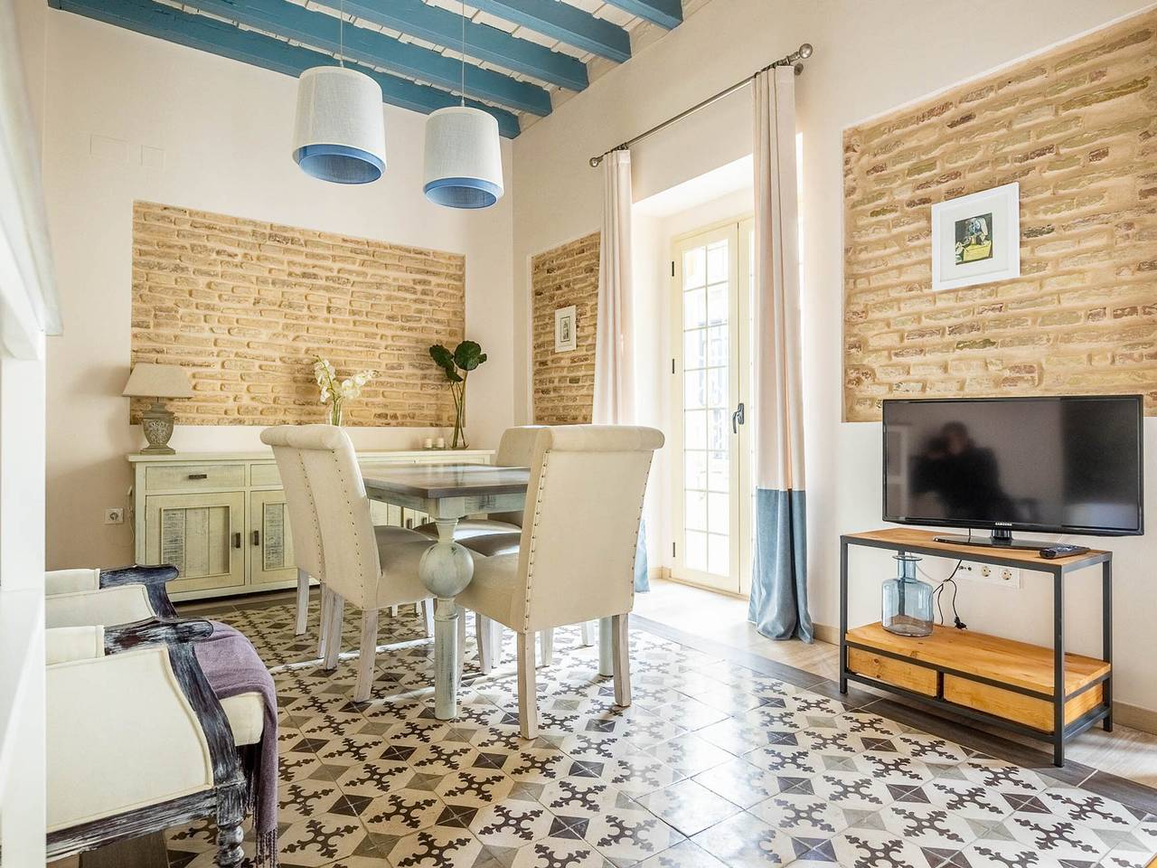 Apartamento entero, Luminoso apartamento en el centro de Sevilla - 2 dormitorios, aire acondicionado in Casco Antiguo, Sevilla