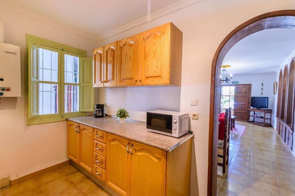 Large Holiday Cava in the Natural Park of Sierra Tejeda in Alcaucín, Málaga Province