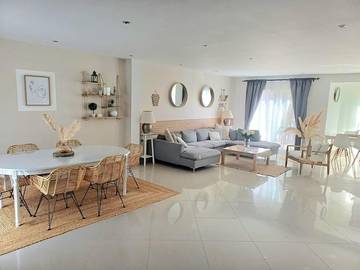 Gîte pour 7 personnes, avec piscine ainsi que bassin pour enfant et jardin à Jouars-Pontchartrain