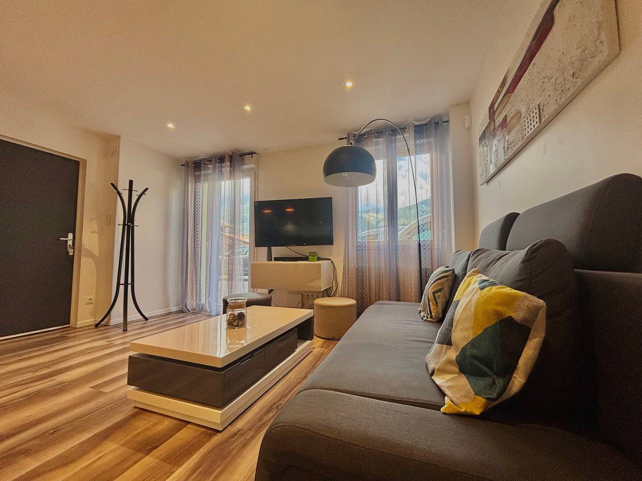 Appartement entier, Moderne T3 près de Morillon avec parking, Wifi, appareils à raclette et fondue in Bonneville, Région de Bonneville