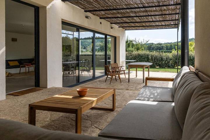 Casa de vacaciones para 6 personas, con vistas además de piscina y jardín - 1