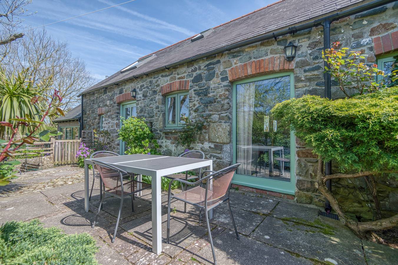 Honeysuckle Cottage in Solva, Pembrokeshire