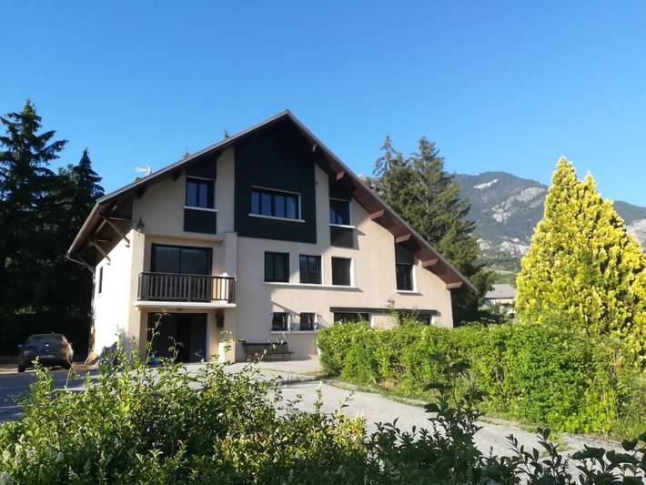 Gîte pour 4 personnes, avec terrasse et vue à Eygliers