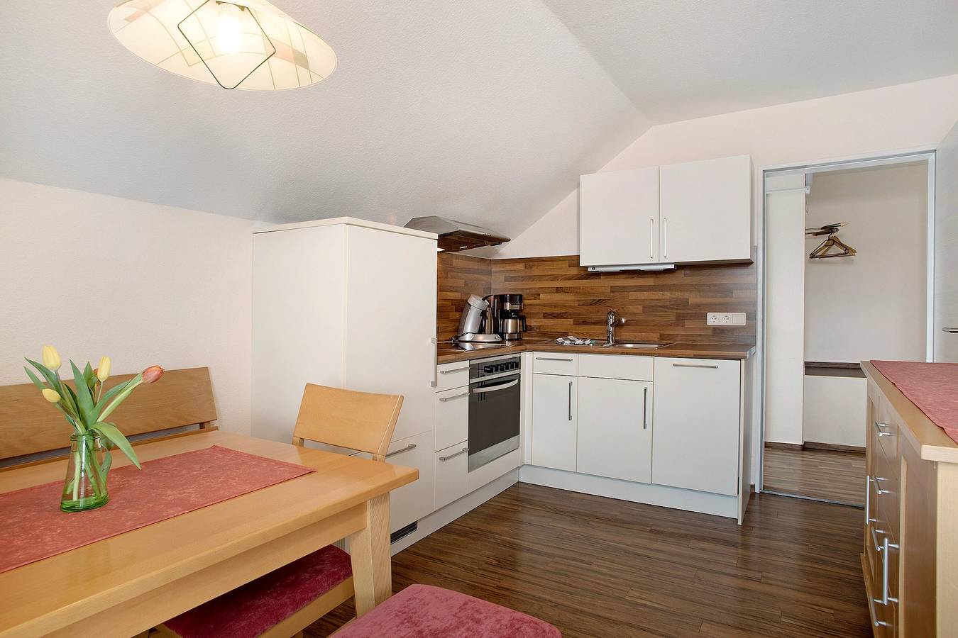 Entire apartment, Apartment 'Ferienwohnung 2' with Shared Garden, Balcony and Wi-Fi in Wasserburg (Bodensee), Bavarian Swabia