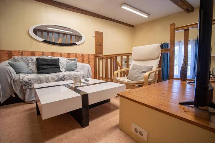Gîte pour 4 personnes, avec jardin dans Troissereux