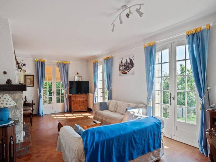 Location de vacances pour 8 personnes, avec Terrasse et Jardin à Vélines