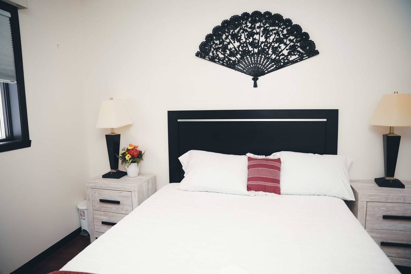 Moorhead 4-Bed, Sleeps 8, with Aircon & Parking in Minnesota