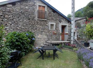 Gîte pour 3 personnes, avec jardin et terrasse à Orlu