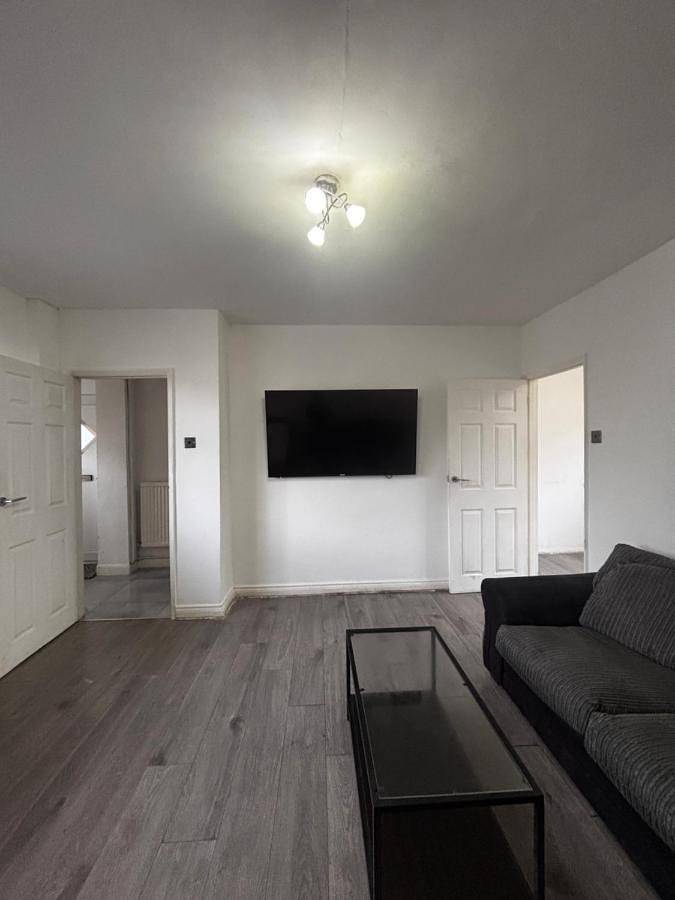 Bed and breakfast for 4 people, with Terrace and Garden in Northampton