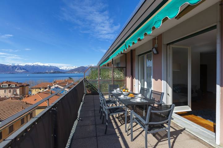 Ferienwohnung für 6 Personen, mit Terrasse und Kinderpool sowie Seeblick
