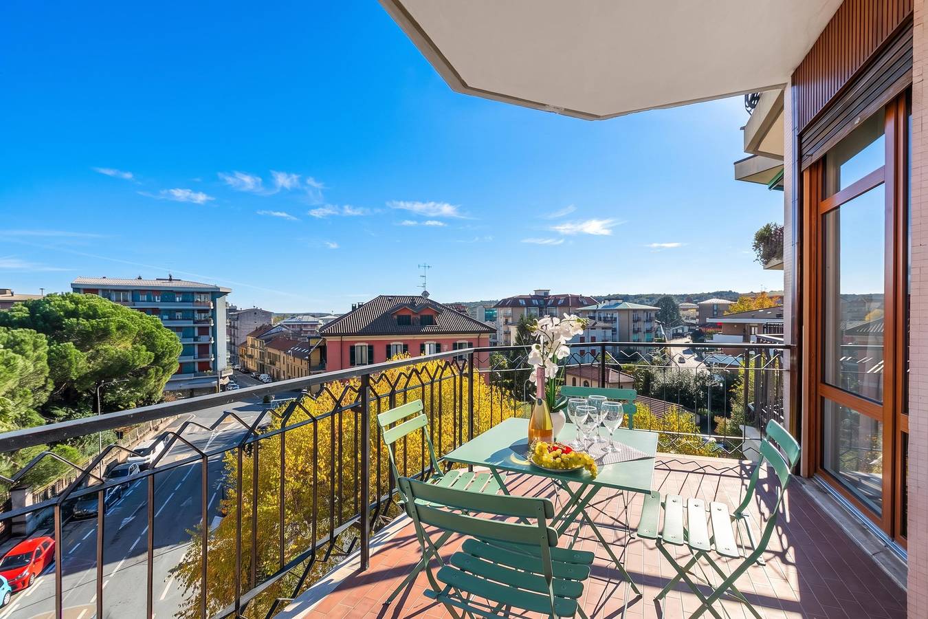Appartement entier, Specchio Di Cielo: Apartment with Terrace and Ac Arona Center in Arona (Lago Maggiore), Commune de Arona