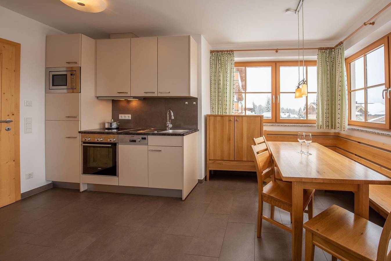 Ganze Wohnung, Gemütliches Apartment mit Bergblick und Pistennähe in der Zillertal Arena in Hochkrimml, Krimml