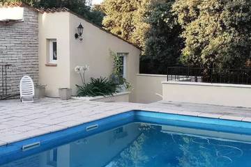 Gîte pour 4 personnes, avec terrasse et jardin à Rognes