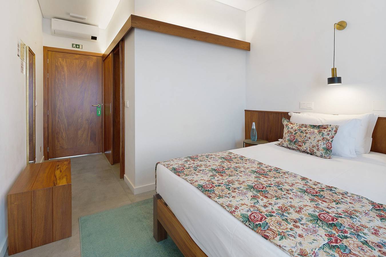 Zimmer 'Quarto 3 – Doppelzimmer mit Meerblick', Wlan & Klimaanlage in Santa Bárbara (Angra do Heroísmo), Terceira (Azoren)