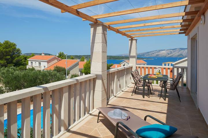 Villa pour 10 personnes, avec jardin et piscine, animaux acceptés à Stari Grad - 4