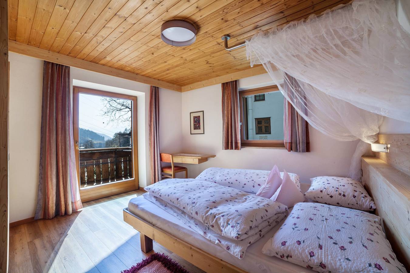 Ganze Wohnung, Ferienwohnung 'Camping Passeier Sonnenblume' mit Bergblick & Wlan in Saltaus, St. Martin in Passeier
