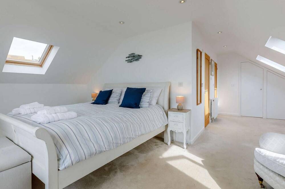 4 Bed in Bridport in West Bay, Dorset