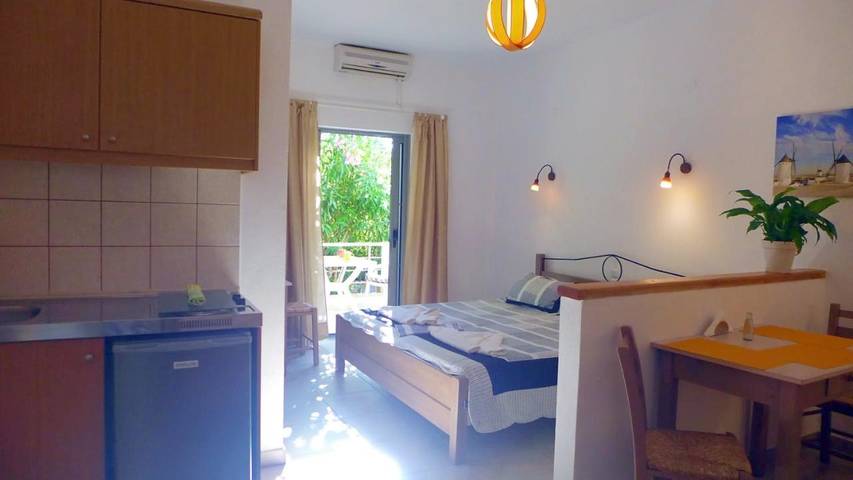 Gîte pour 2 personnes, avec jardin dans Kalyves - 4