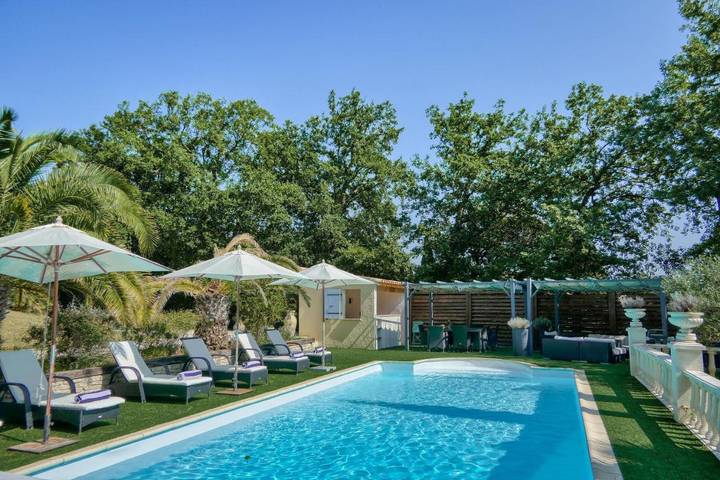 Location de vacances pour 12 personnes, avec jardin ainsi que piscine et vue, animaux acceptés à Roussas - 4