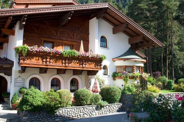 BnB für 2 Personen, mit Ausblick und Terrasse sowie Garten in Längenfeld