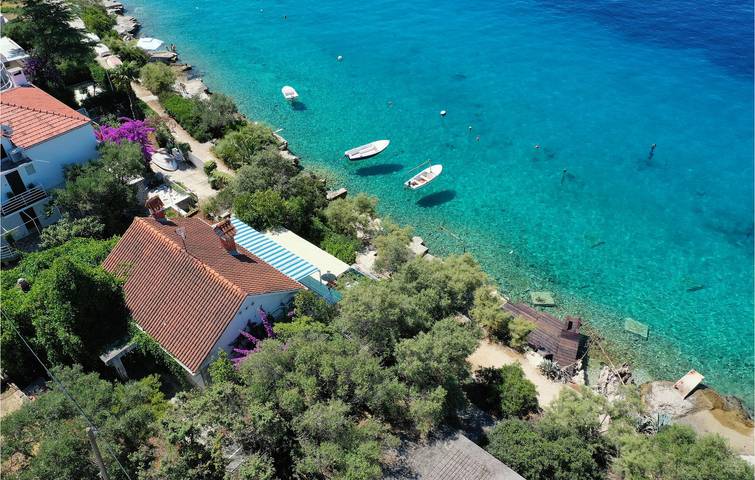 Gemütliche 1-Zimmer-Wohnung mit Terrasse, 600 m vom Strand Uvala Bočići entfernt in Okrug Gornji, Ciovo