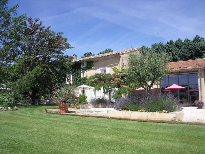 Chambre d’hôte pour 2 personnes, avec Terrasse et Jardin ainsi que Piscine et Vue