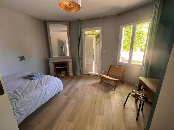 Location de vacances pour 2 personnes, avec piscine ainsi que vue et jardin à Saint-Germain-de-Marencennes - 4