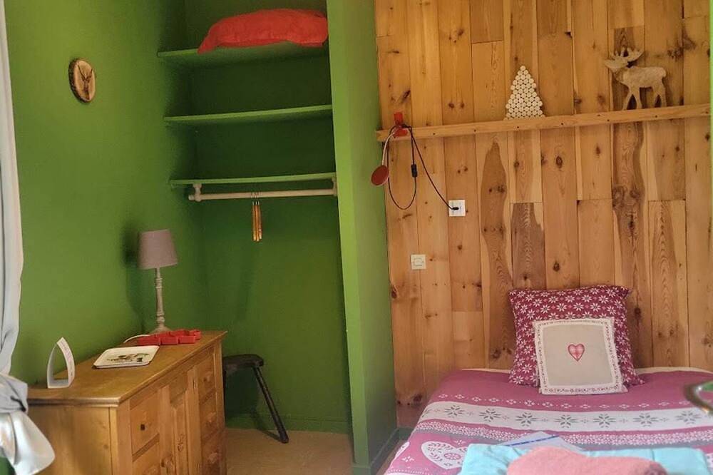 Apartamento entero, Single room - bed 120cm ( 1 pers ) 1 room available in Artigues, Ariège
