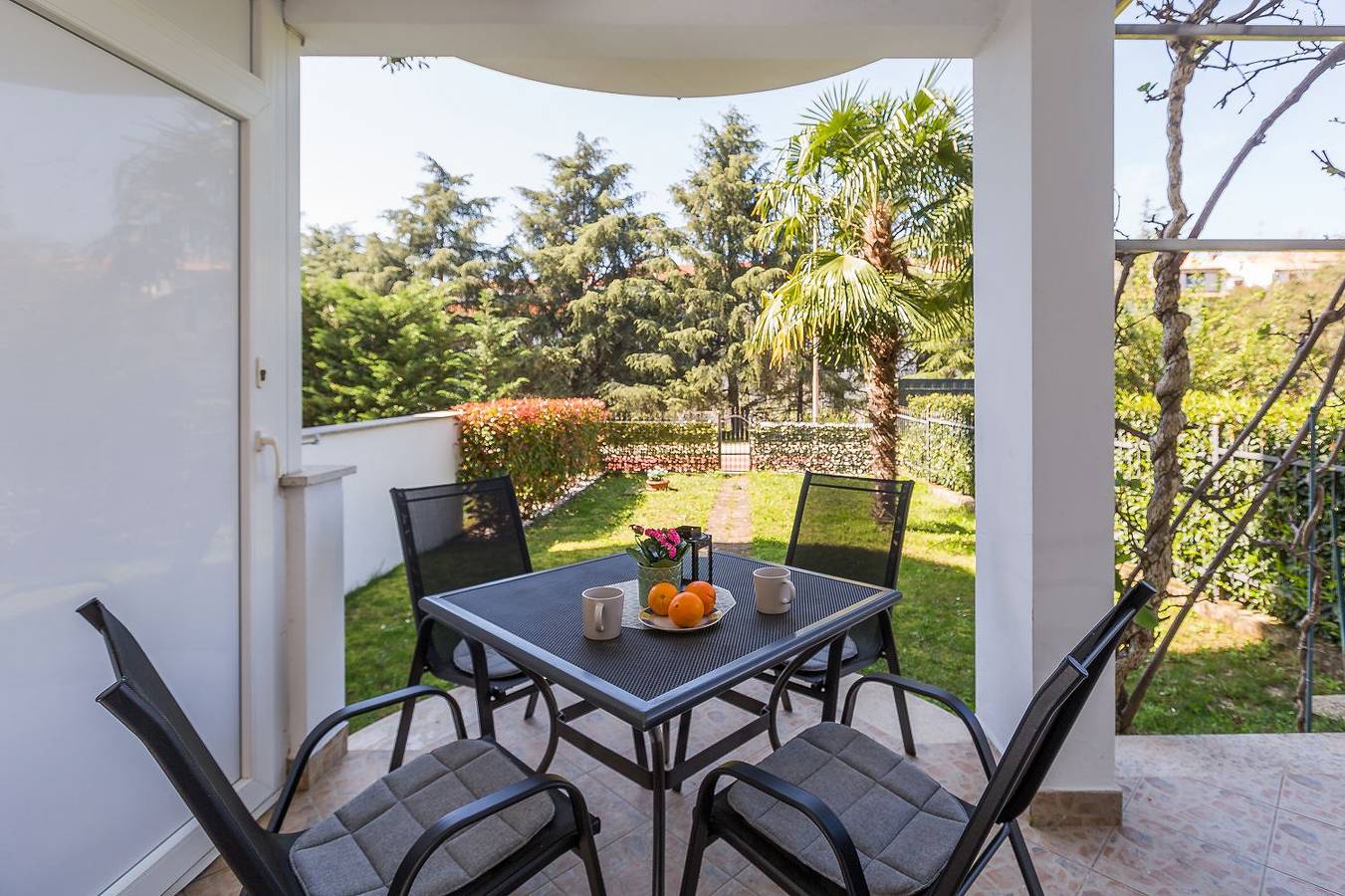 Appartamento intero, Malerisches Apartment mit mediterranem Garten - nur 450 Meter zum Strand in Parenzo, Parenzo (Grad)