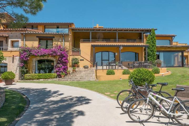 Hôtel pour 2 personnes, avec Terrasse et Jacuzzi ainsi que Jardin et Piscine à Cantallops