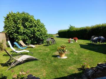 Gîte pour 6 personnes, avec jardin à Réville