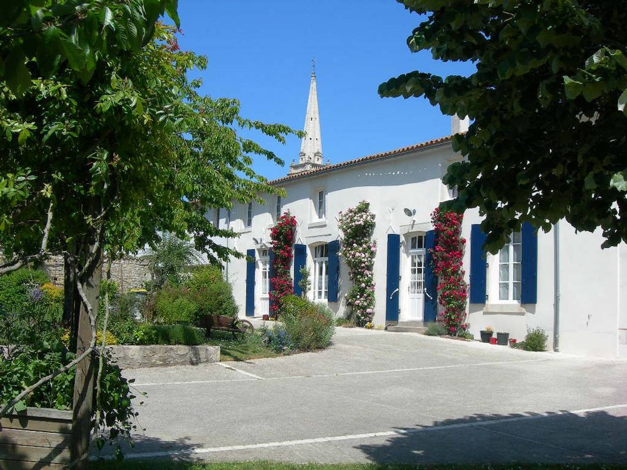 Maison au cœur du Marais Poitevin avec barques, canoës, pédalo et vélos включены in Damvix, Fontenay-le-Comte