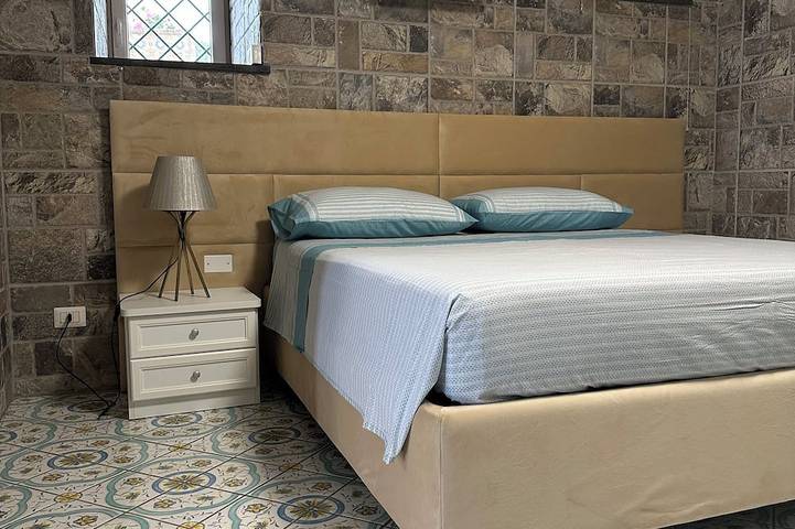Entire apartment, Villa Athanasia, in Vesuvius Park with a view of the entire Bay of Naples in Torre del Greco, Vesuvio National Park
