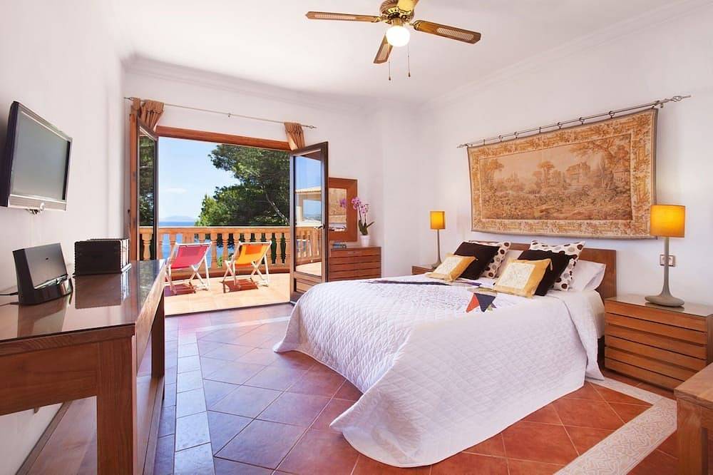 Escape to Luxury: Rent Mallorca Villa 1452 in Cala Vinyes, Calvià