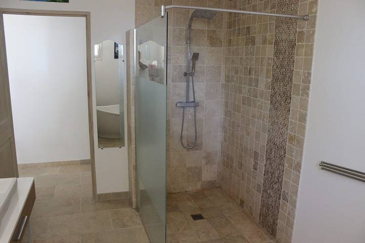 Gîte pour 6 personnes, avec jardin à Istres - 3