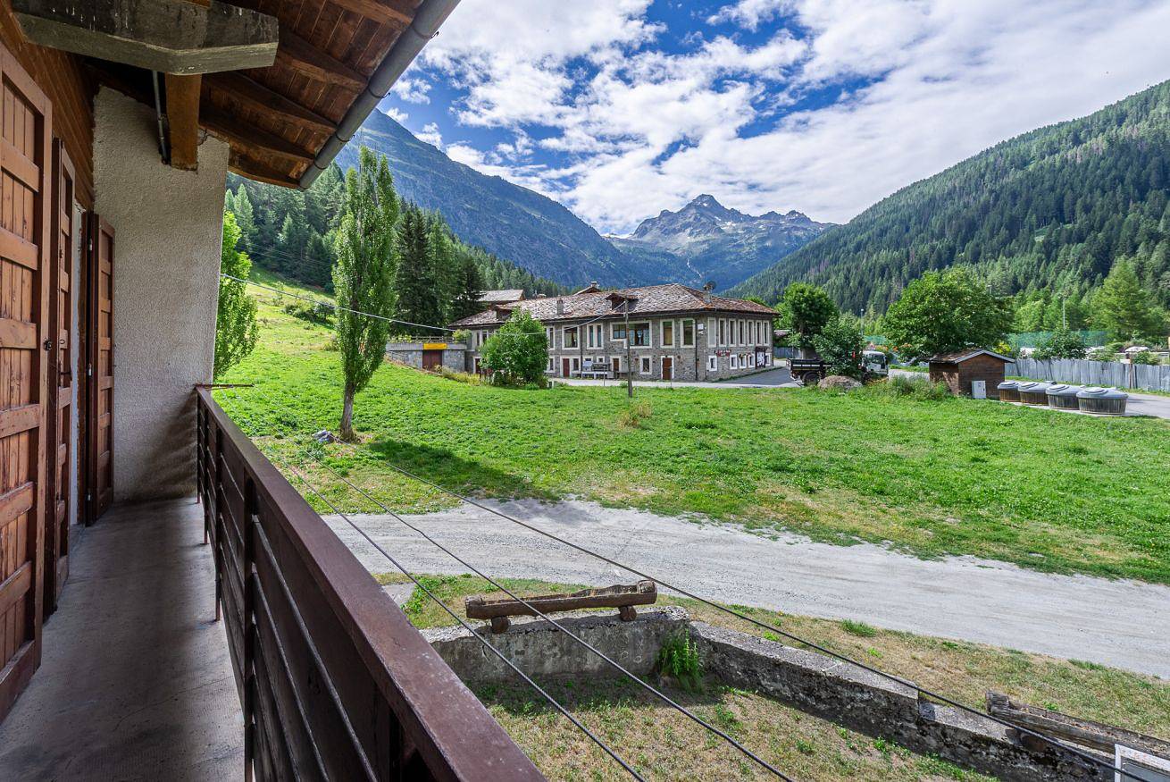 Entire apartment, 0747 - Casa Cristina - Relaxation and skiing in La Thuile in La Thuile (town), La Thuile