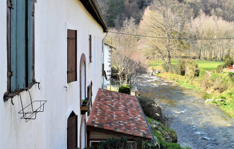 273sqft Apt w/TV, Freezer & Internet, 500m to Aldudes in Aldudes, Region de Bayona