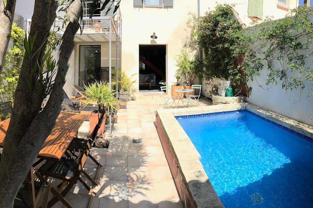 Villa Maison Intramuros Piscine Chauffée (Mai/Octobre)-Patio- Remb 100% Annul- in Aigues-Mortes, Côte d'Améthyste