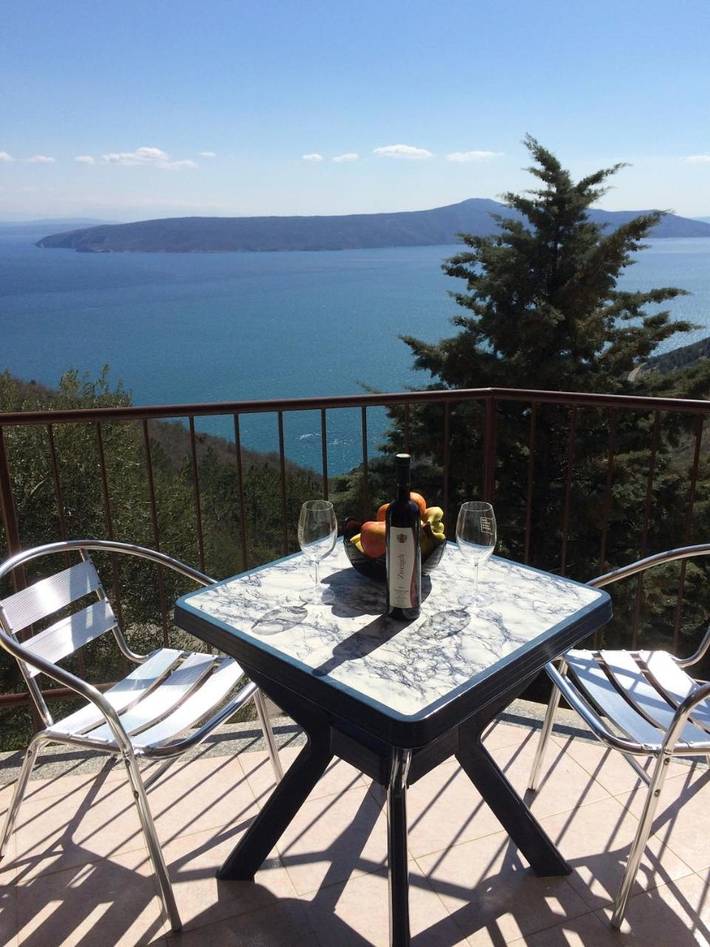 Ferienwohnung für 2 Personen, mit Balkon und Terrasse sowie Garten und Ausblick in Mošćenice