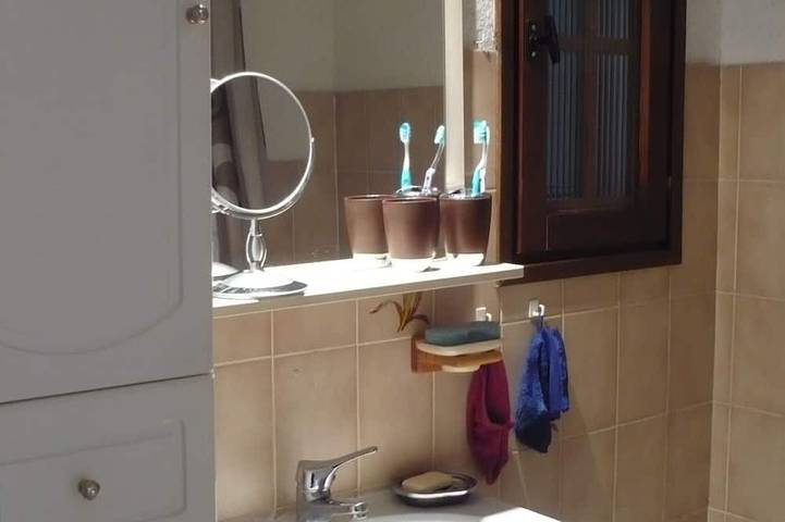 Ganze Wohnung, Studio in schönem Wohnsitz im Erdgeschoss + Loggia, begrünten Terrasse. in Saintes-Maries-de-la-Mer, Mittelmeerküste (Frankreich)