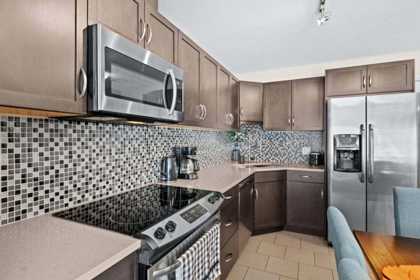 Entire apartment, Modern Calgary Apartments - Calgary 1320 1St Se 1503 P4 2Bd 2Bath in Calgary, Canadian Rocky Mountains