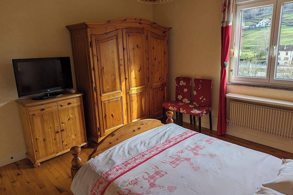 Gîte familial 15 personnes - 8 chambres - vue panoramique in Cornimont, Parc naturel régional des Ballons des Vosges