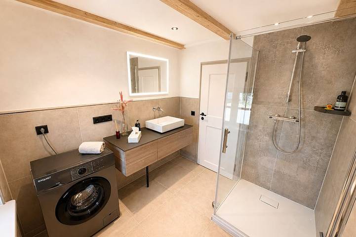 Ganze Wohnung, Ferienwohnung Auszeit mit Terrasse in Rott am Inn, Landkreis Rosenheim