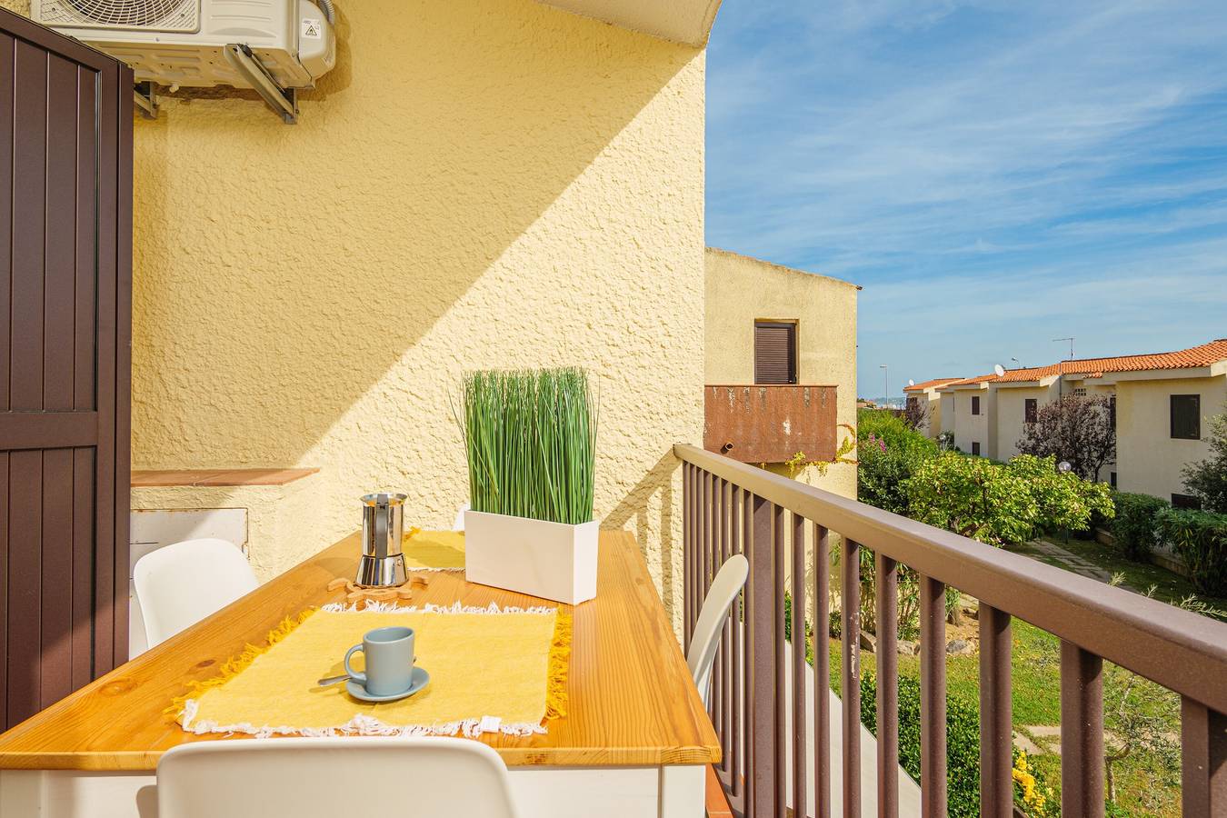 Appartamento intero, Appartamento 'Casa Giallo' vicino al mare con giardino e aria condizionata in Cannigione, Arzachena