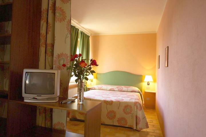 Station pour 7 personnes, avec vue ainsi que jardin et piscine, animaux acceptés à Pignerol - 3