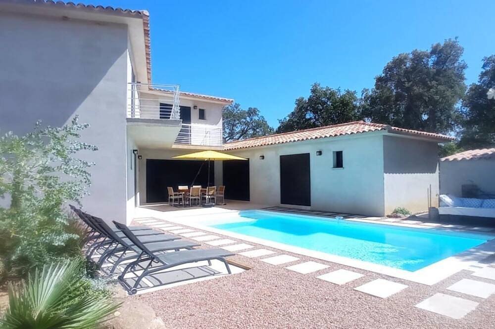New \"between sea and river, modern villa with private swimming pool\". in Sainte-Lucie de Porto-Vecchio, Zonza