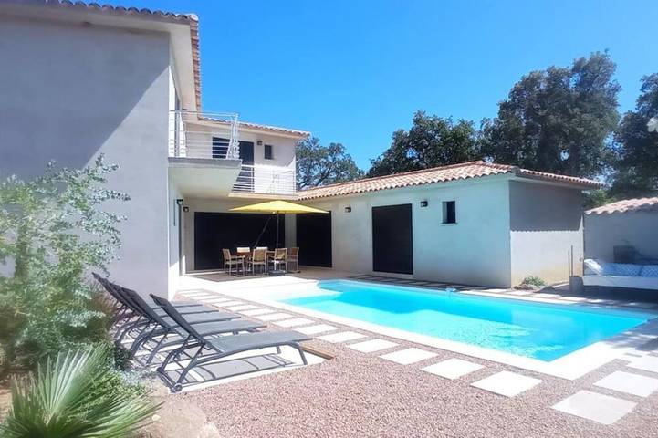 Villa for 8 people, with pool - 1